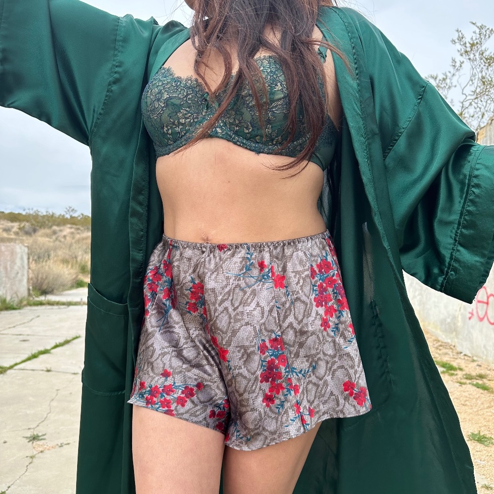 ≈Valerie Stevens Satin Floral Bottoms≈